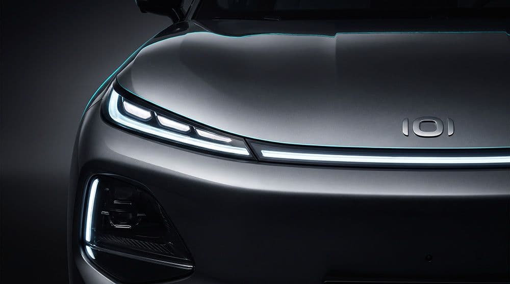 Detalle de la firma lumínica LED delantera del Q05