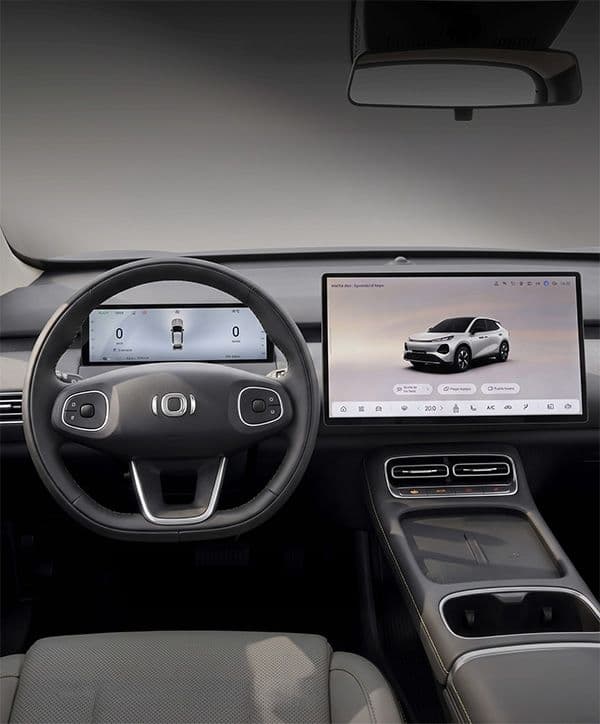 Volante y panel digital del puesto de manejo del Q05